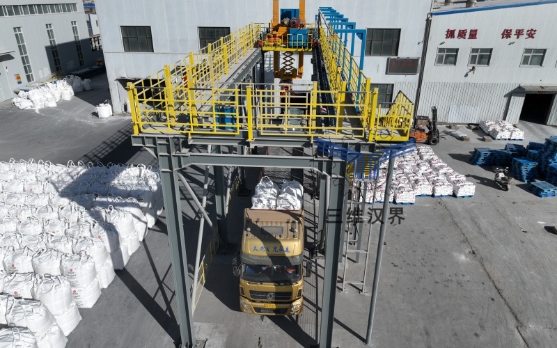 青海某大型钾肥厂吨袋全自动装车机项目